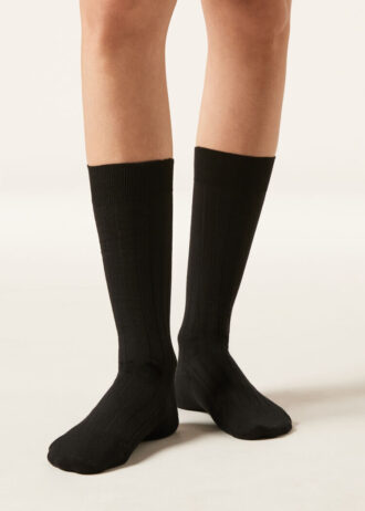 Calzini a coste a metà polpaccio
