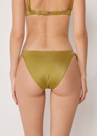Slip bikini con laccetti laterali in raso lucido
