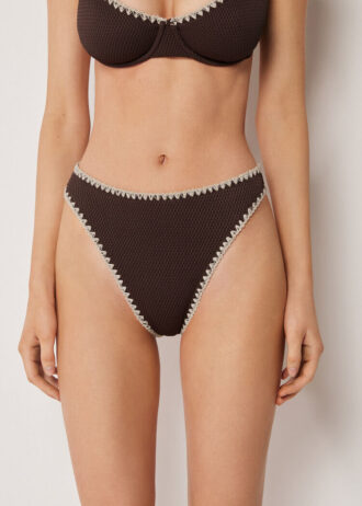 Slip brasiliani a vita alta con ricamo bicolore