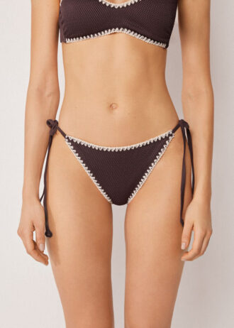 Slip da bagno a lacci con ricamo bicolore