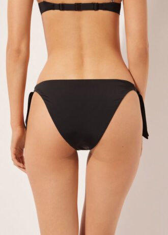 Slip da bagno annodato Indonesia