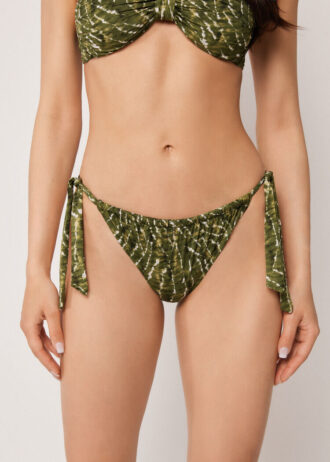 Slip da bagno con lacci in stile tie-dye naturale